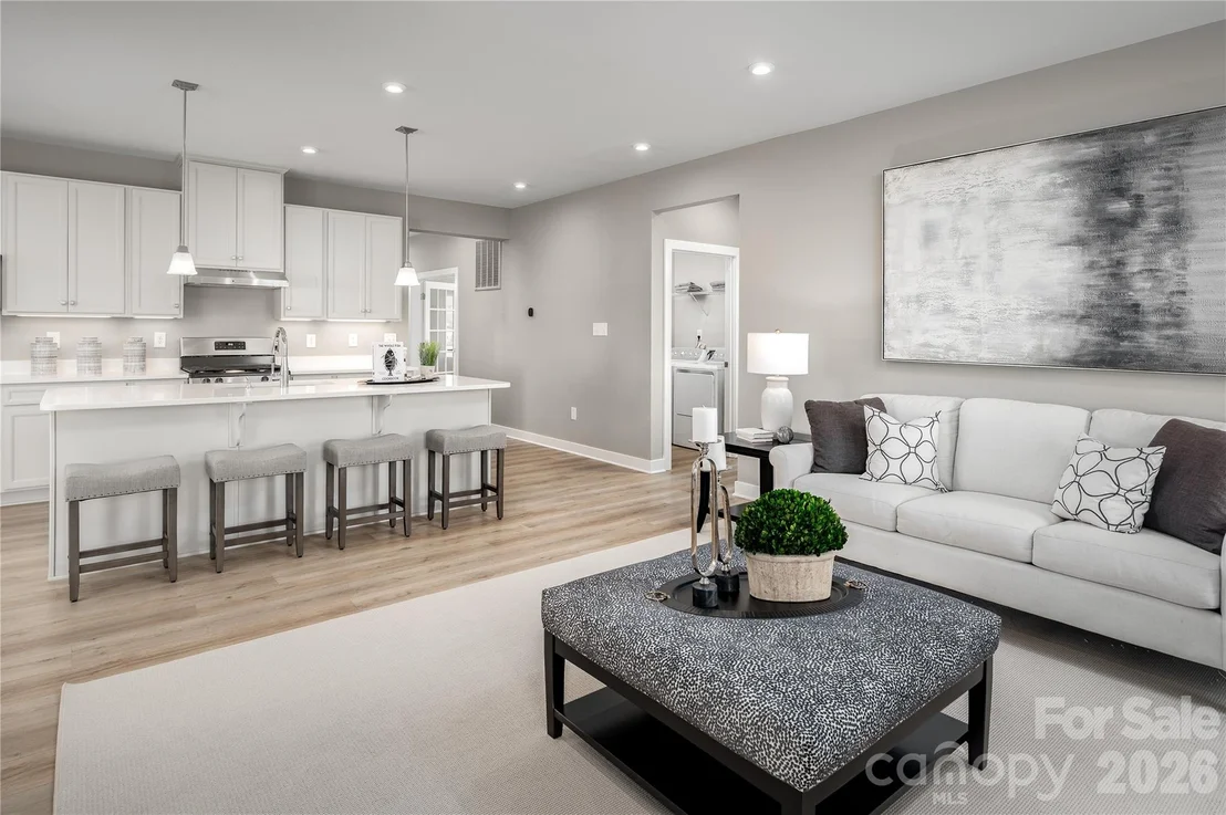 Photo of 925 Heathway Drive