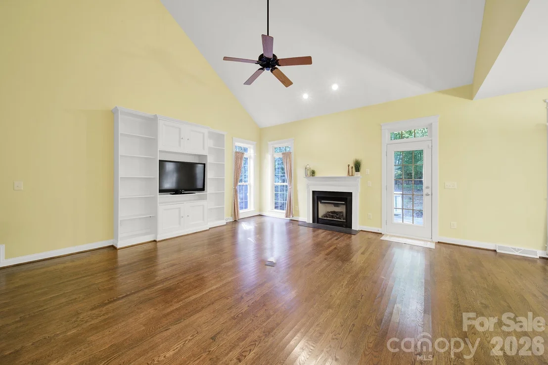 Photo of 1512 Calvin Hal Road