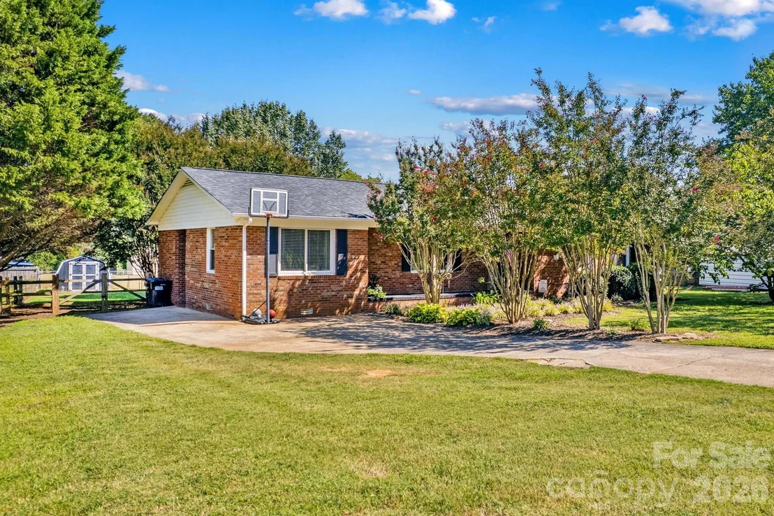 Photo of 230 E Old Farm Road