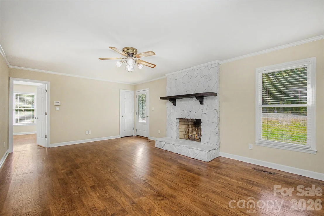 Photo of 3121 Lakeside Circle
