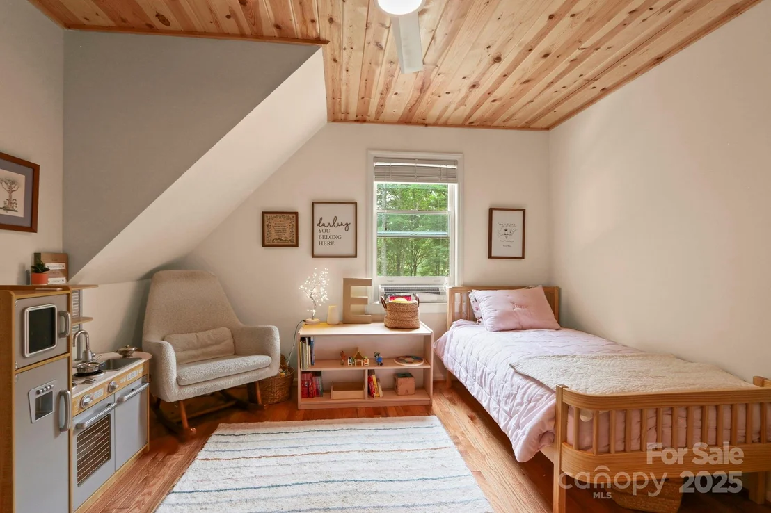 Photo of 127 Boulder Lane