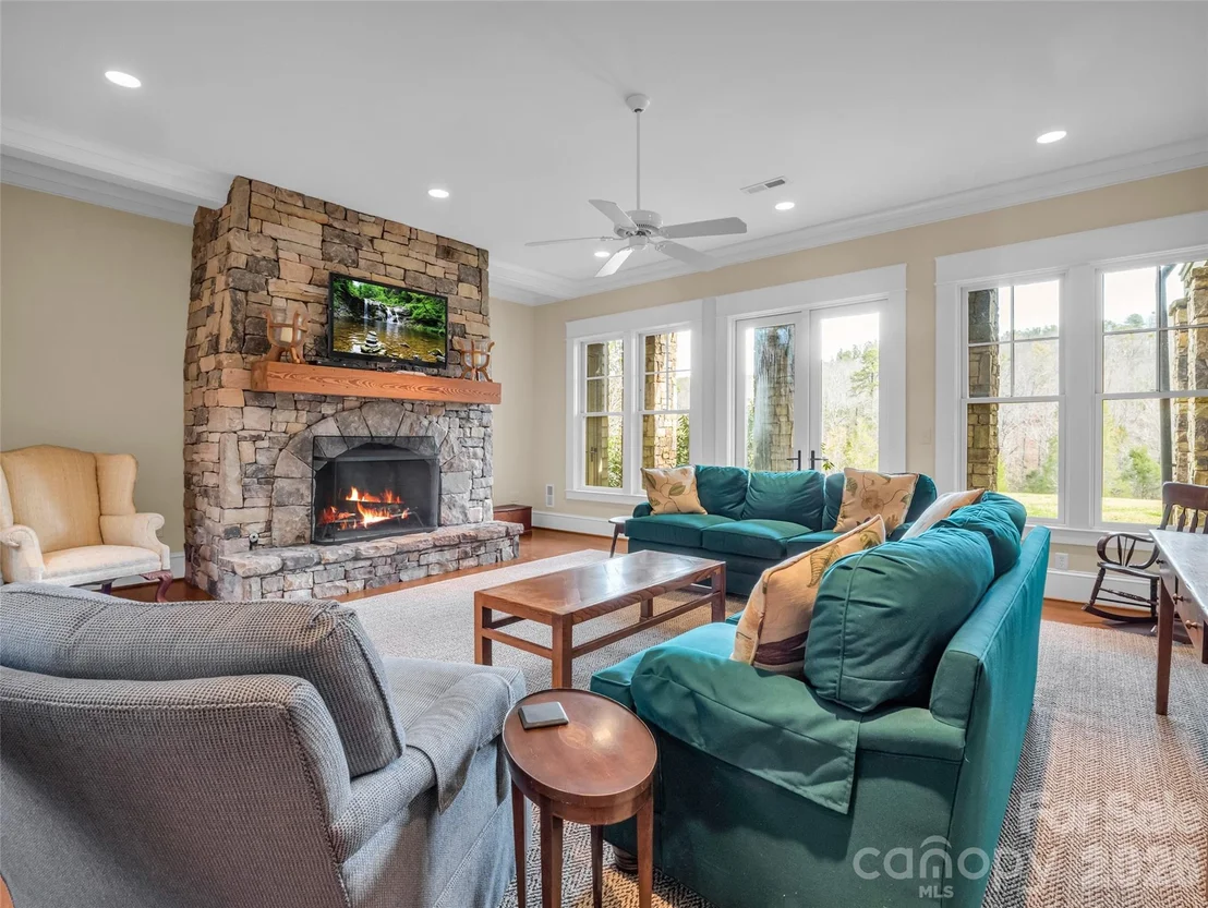 Photo of 565 Chestertown Drive