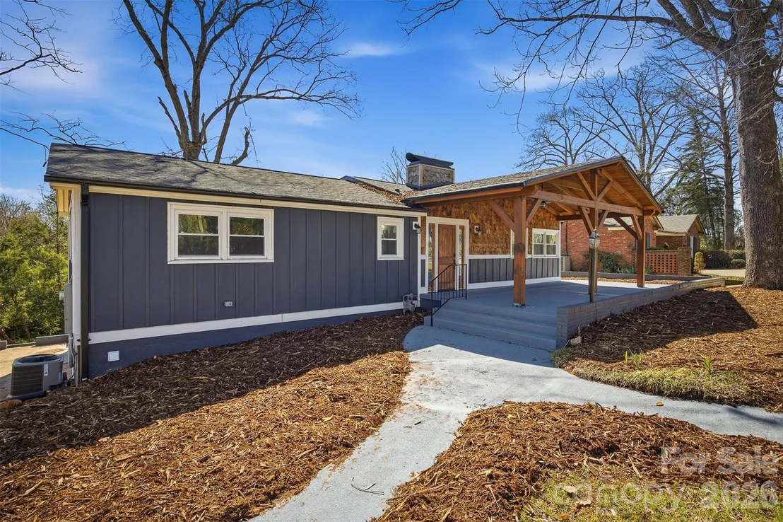 Photo of 223 W Park Drive