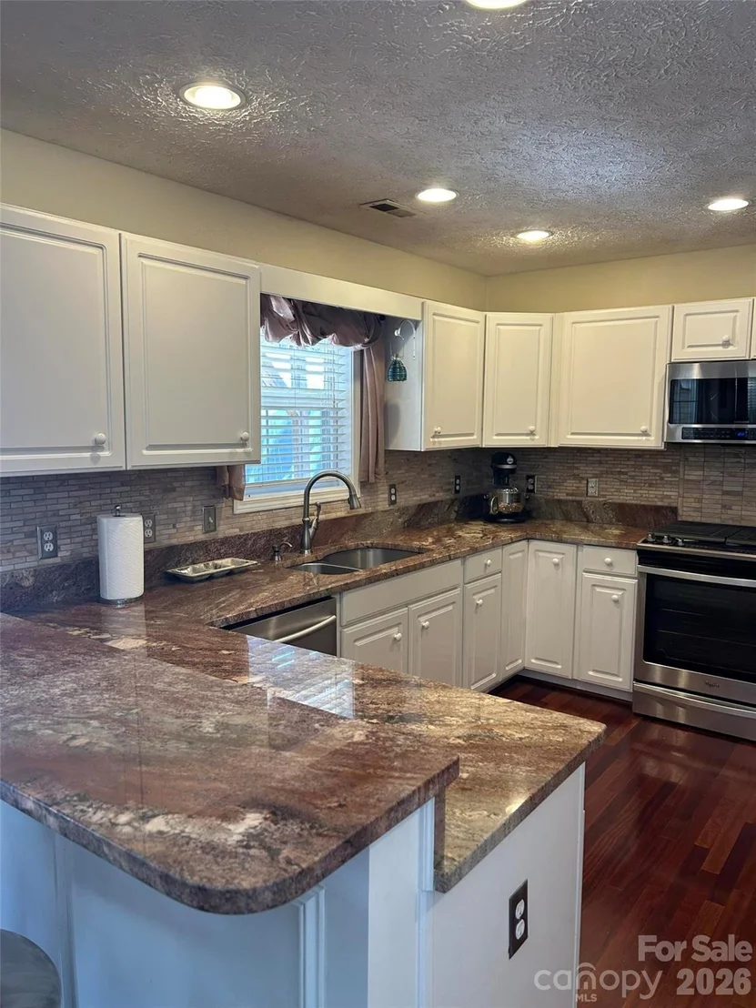 Photo of 323 Swamp Fox Drive
