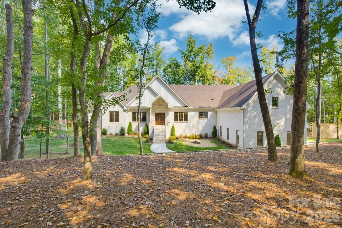 Photo of 2507 Forest Lawn Drive