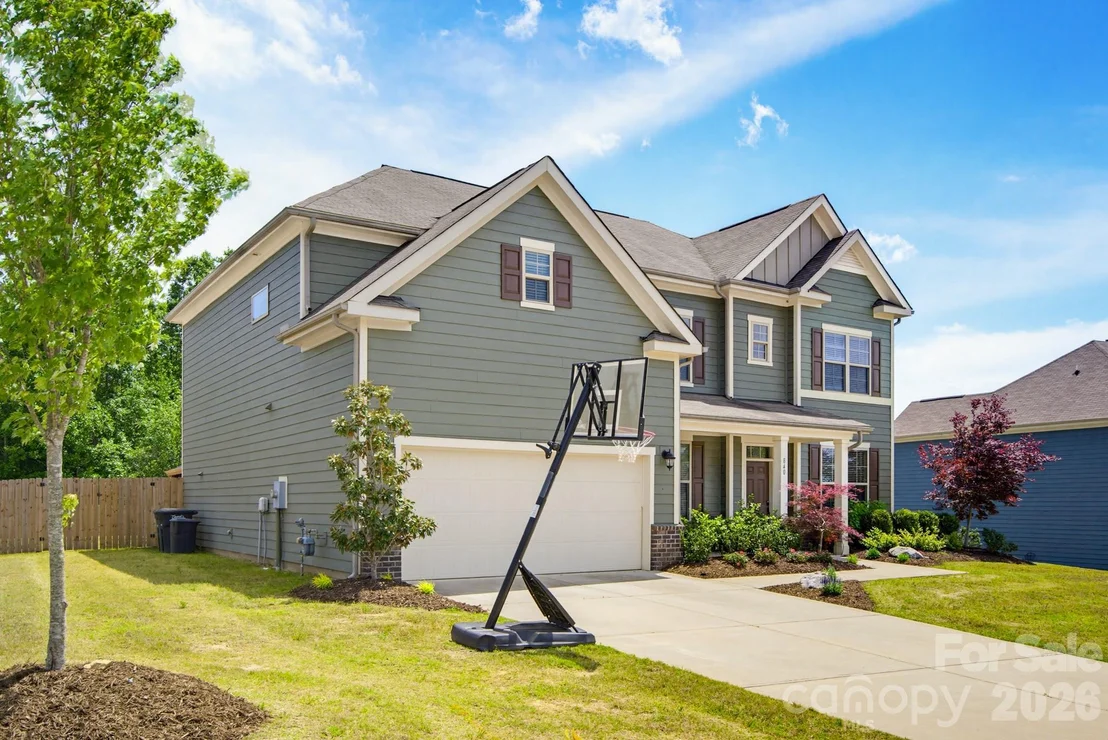 Photo of 840 Oak Manor Drive SE