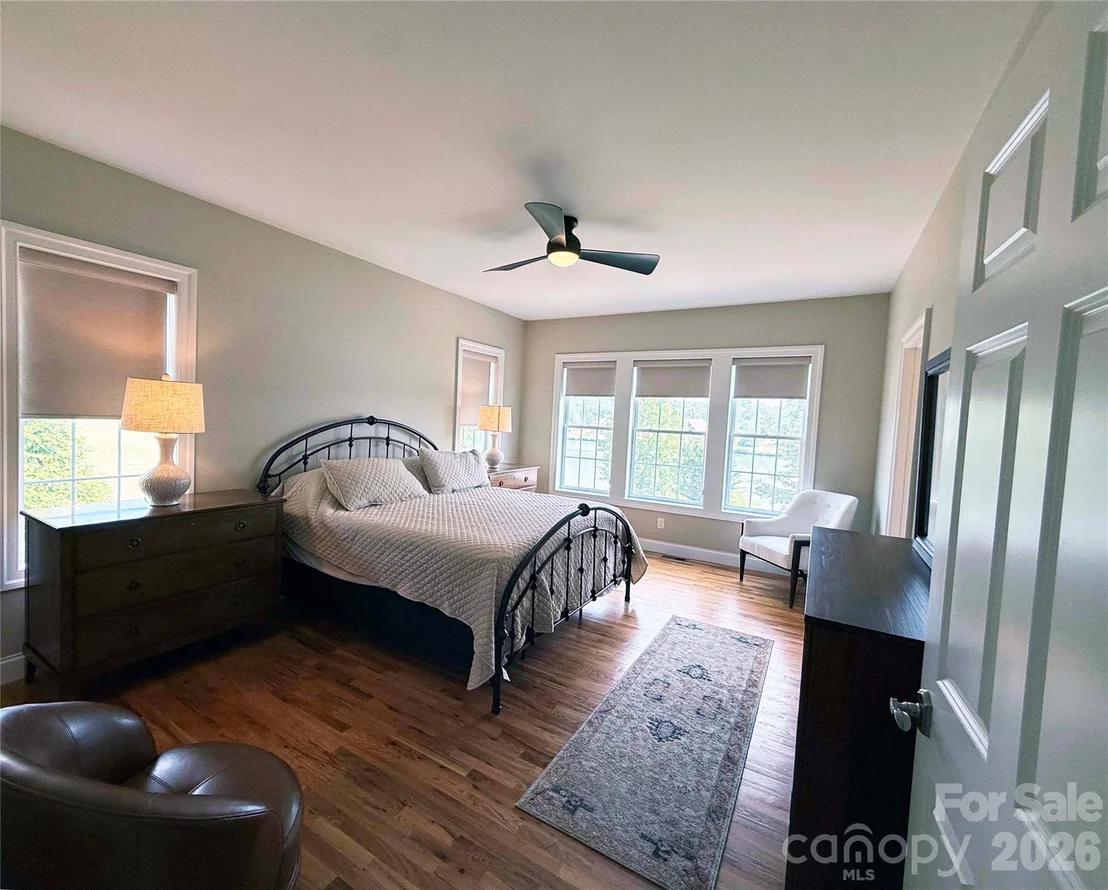 Photo of 490 Mapleton Lane