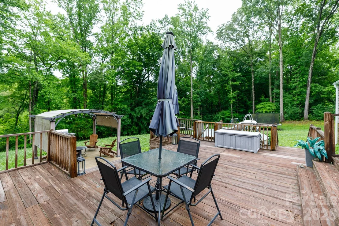 Photo of 652 Sutton Spring Road
