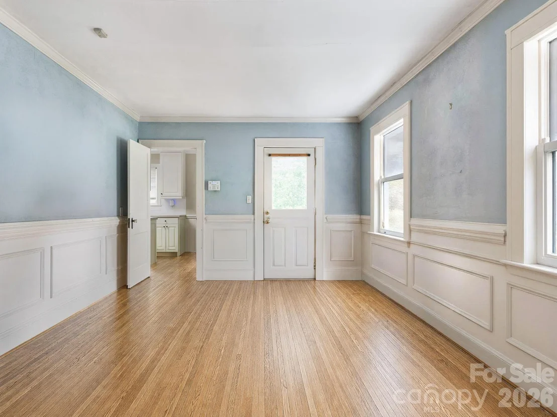 Photo of 646 Marsh Road