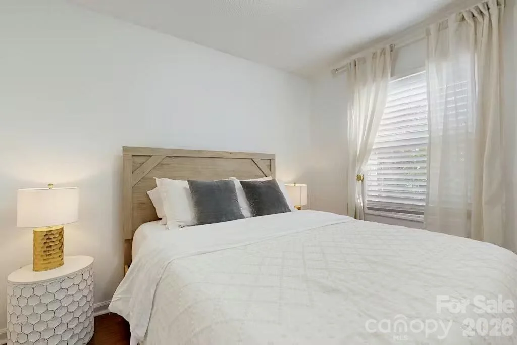 Photo of 121 Oak Terrace