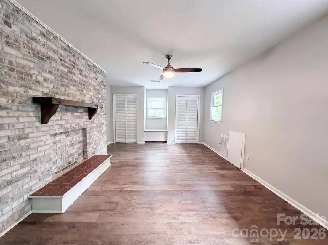 Photo of 706 Crescent Drive