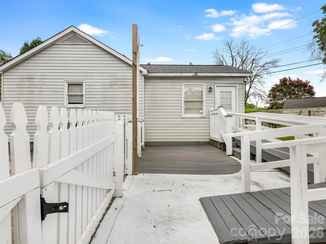 Photo of 646 Marsh Road