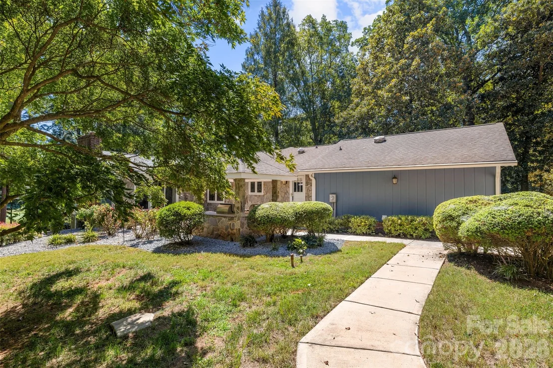 Photo of 600 Fairway Drive