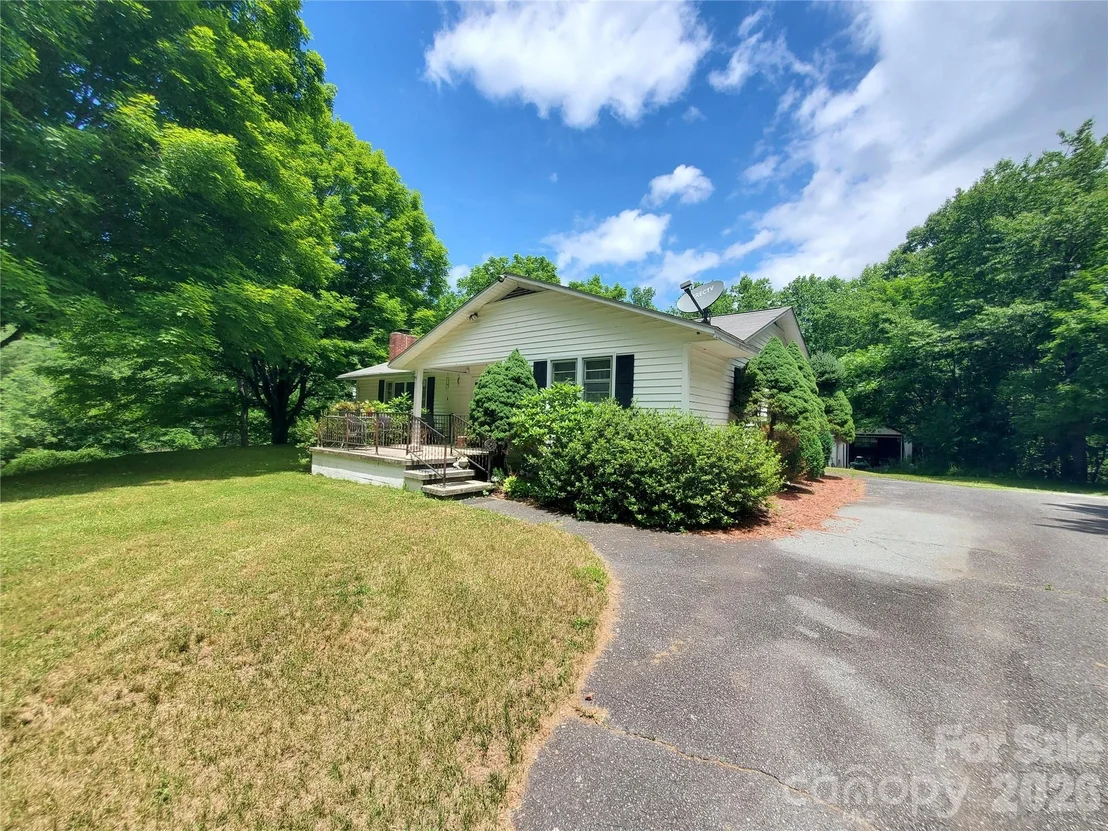 Photo of 886 Hanging Rock Road