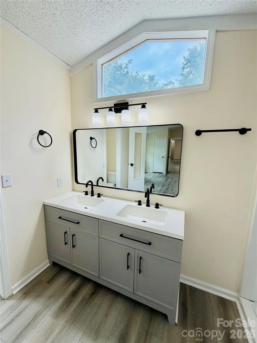 Photo of 329 Kyzer Road