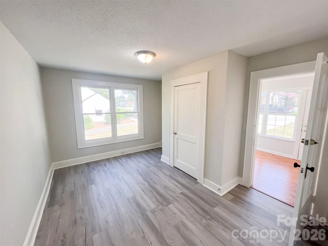 Photo of 905 3rd Street