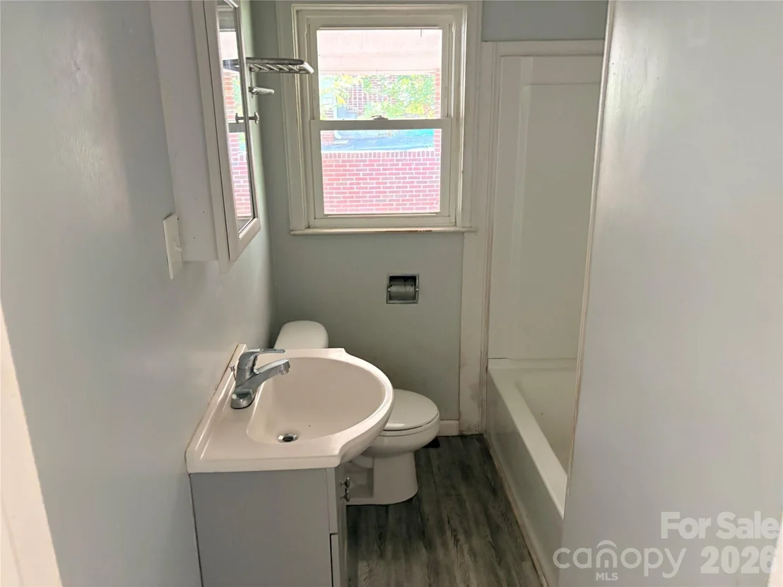 Photo of 711 Arthur Boulevard