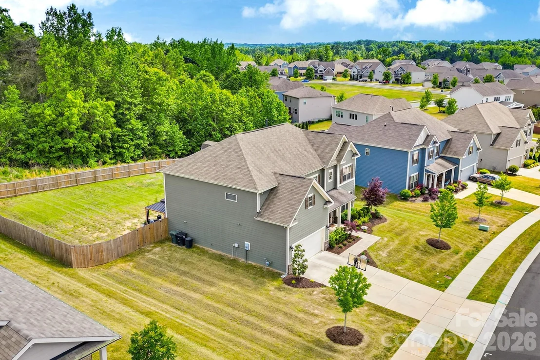 Photo of 840 Oak Manor Drive SE