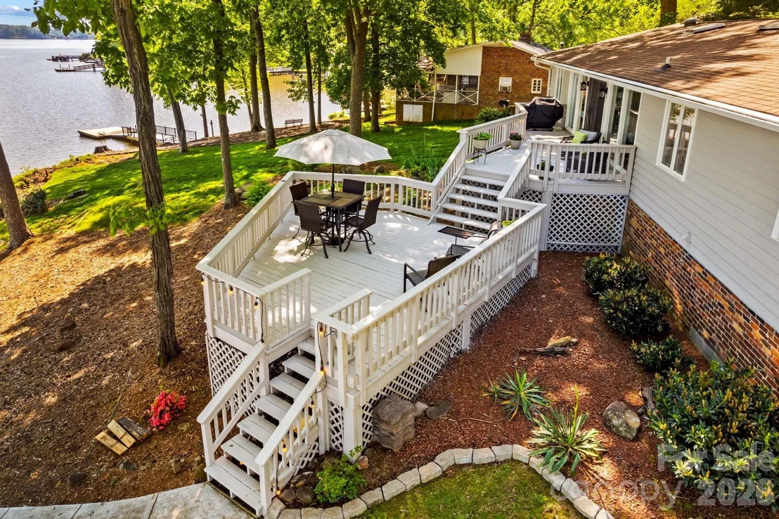 Photo of 395 Rendleman Drive