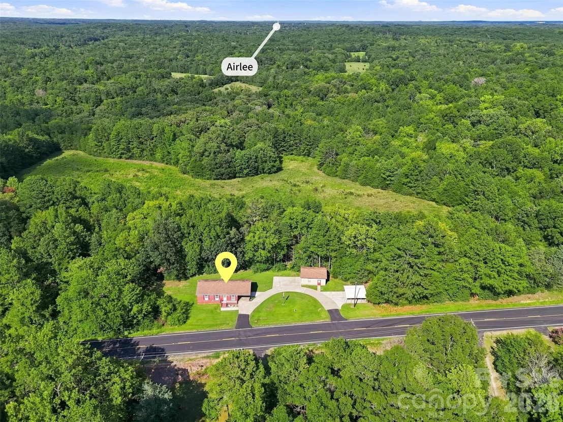 Photo of 728 Center Road