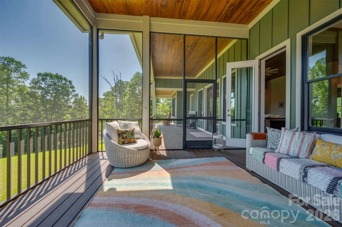 Photo of 398 Mapleton Lane