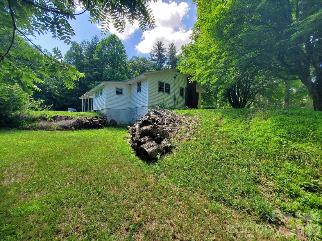 Photo of 886 Hanging Rock Road