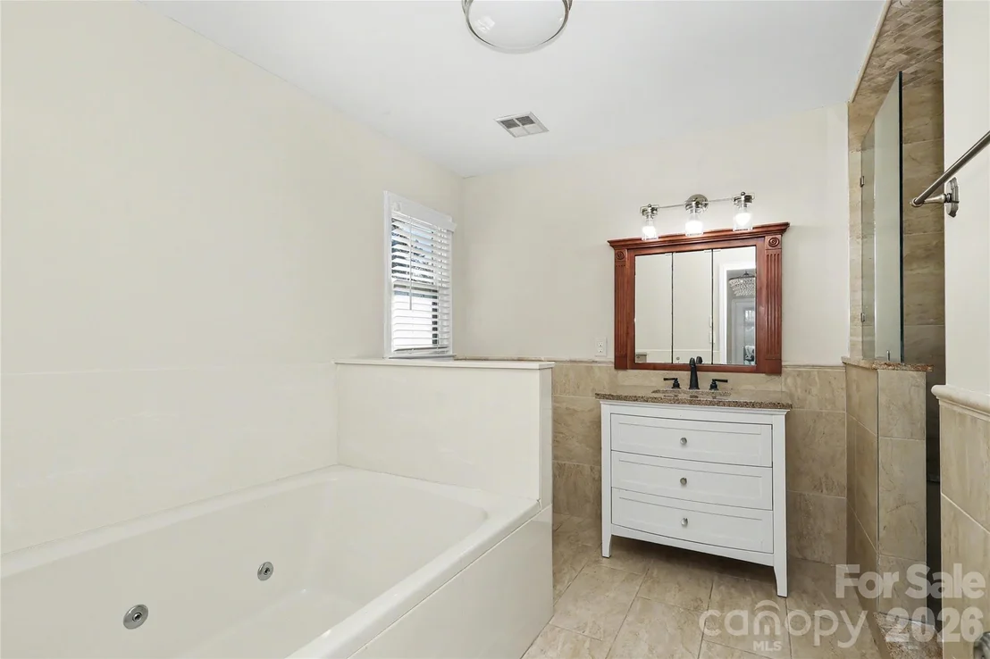 Photo of 3121 Lakeside Circle
