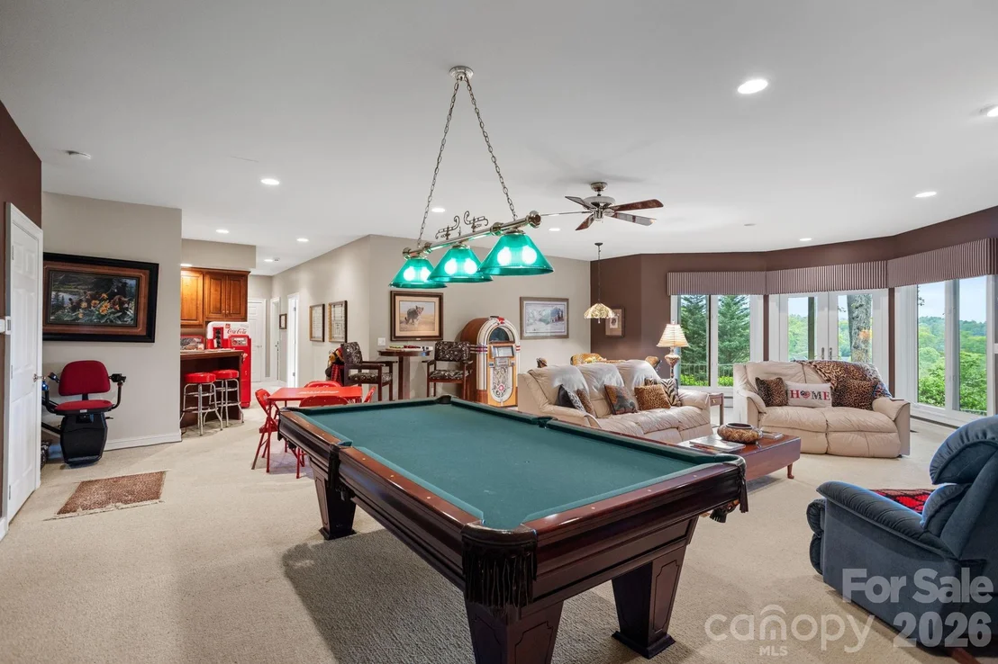 Photo of 209 Pineholt Lane