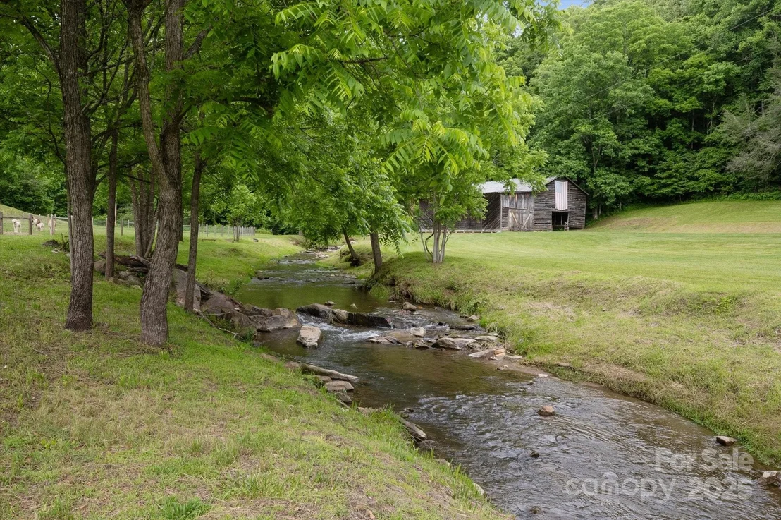 Photo of 942 Paint Fork Road