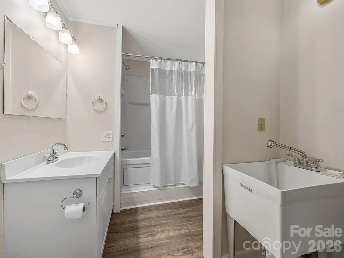 Photo of 1570 Roddy Road