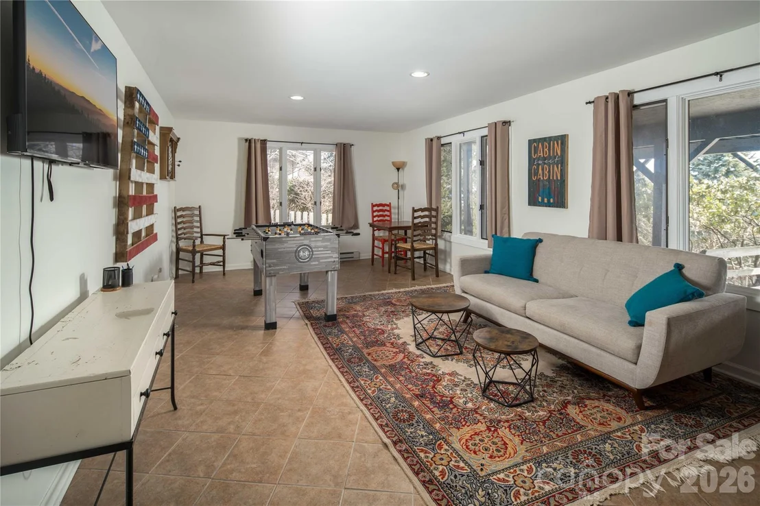 Photo of 1628 Skyland Drive