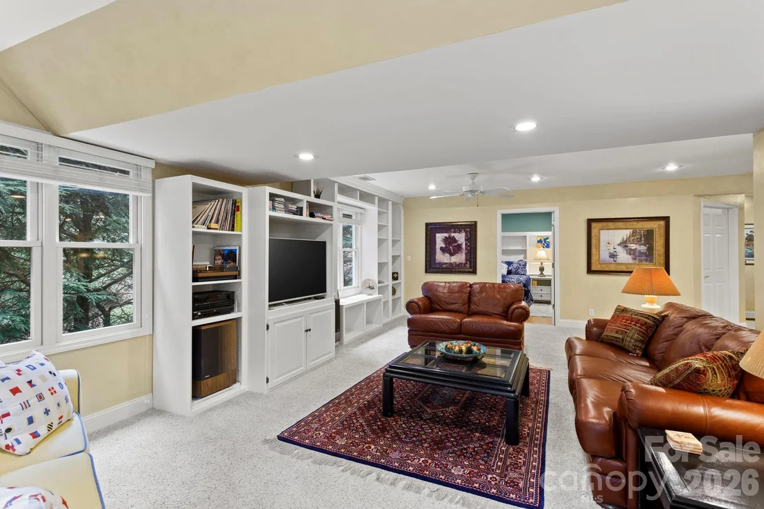 Photo of 324 Kenmure Drive