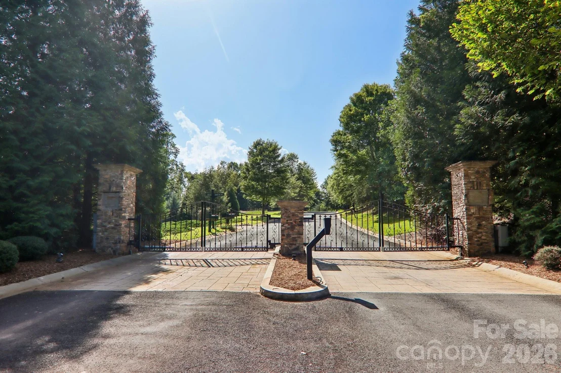 Photo of 35 Mountain Parkway