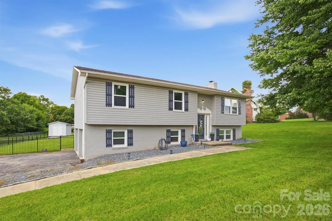 Photo of 1772 Woodridge Circle
