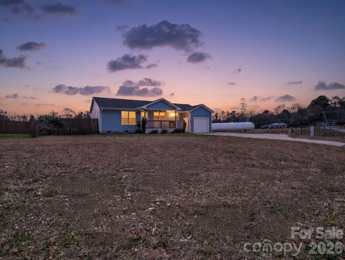 Photo of 655 W Oconee Street