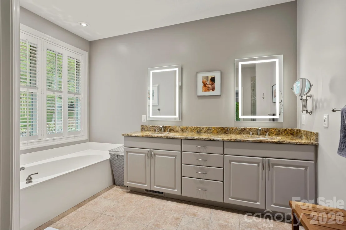 Photo of 547 Pinnacle Peak Lane