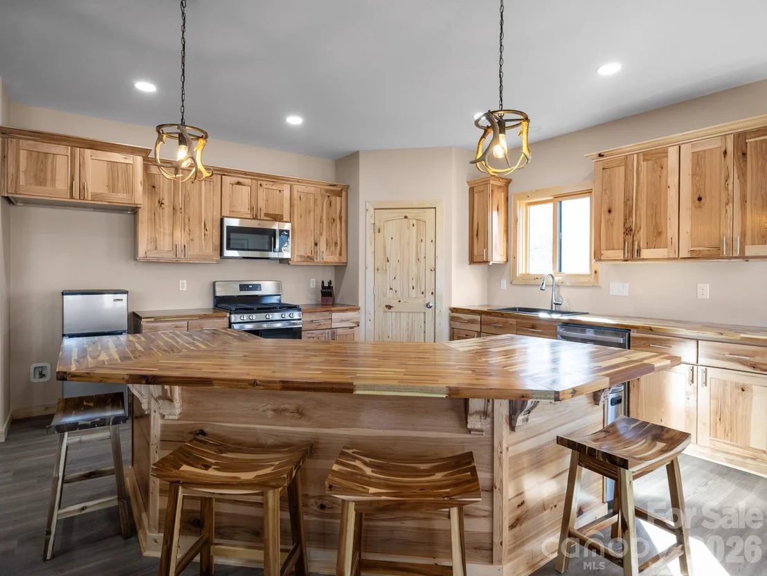 Photo of 225 Aurora Lane