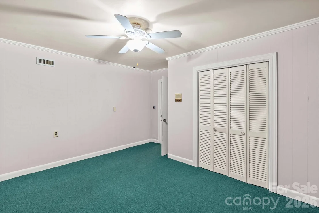 Photo of 5075 Lakeview Drive