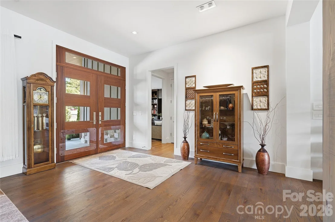 Photo of 984 Mapleton Lane