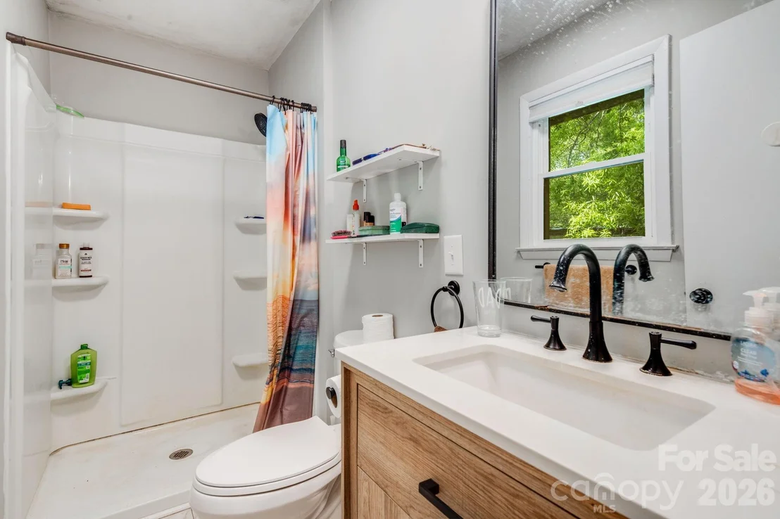 Photo of 1737 Whitesides Road