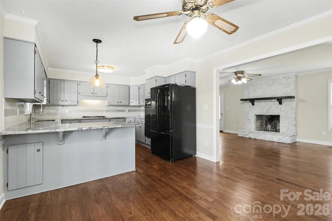 Photo of 3121 Lakeside Circle