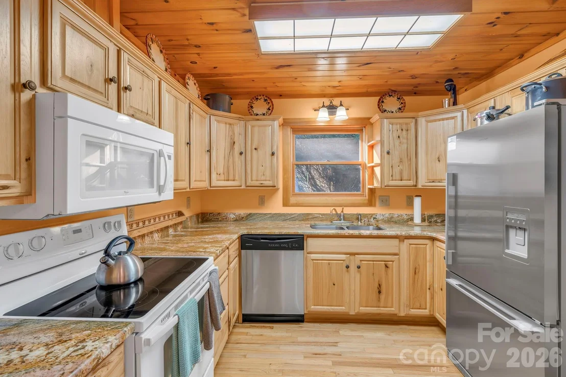 Photo of 525 Schoolhouse Ridge