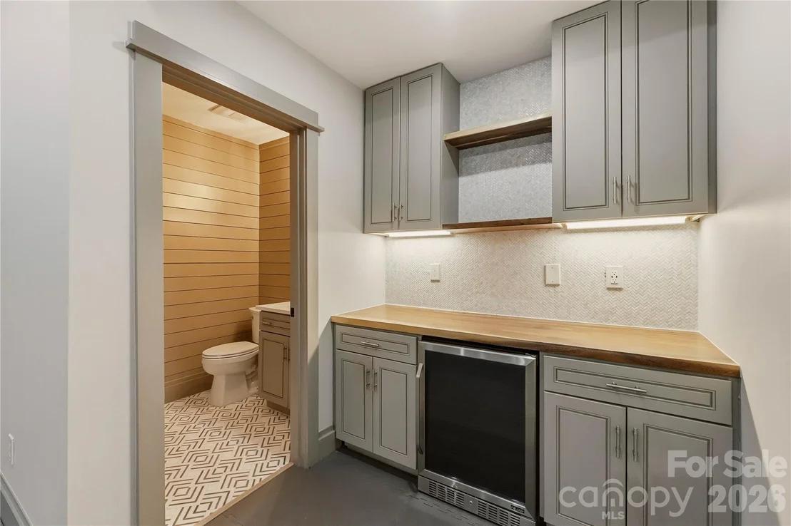 Photo of 2919 Colony Road