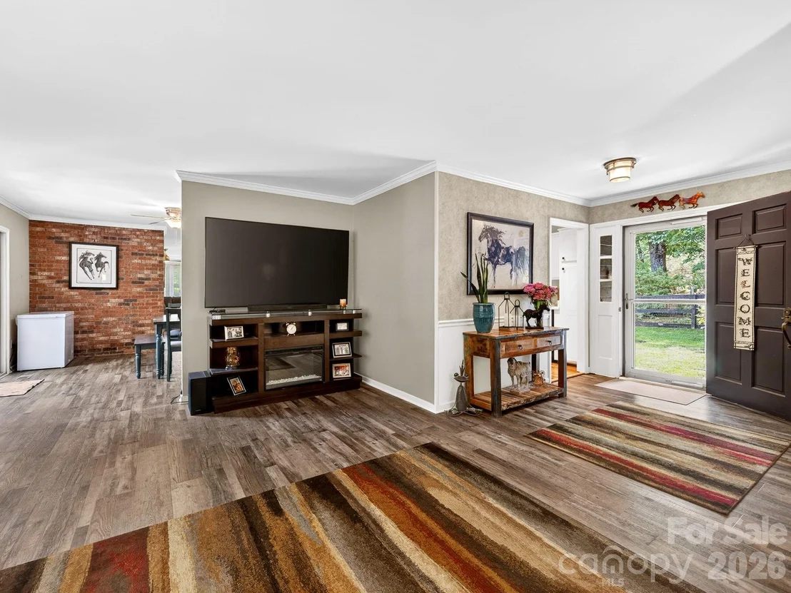 Photo of 707 Dogwood Trail