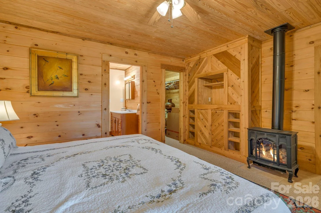Photo of 525 Schoolhouse Ridge