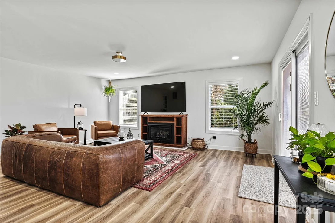 Photo of 3995 Burton Lane
