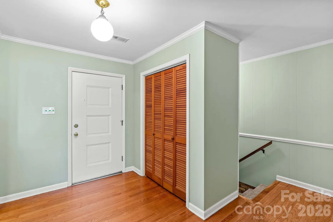Photo of 5075 Lakeview Drive