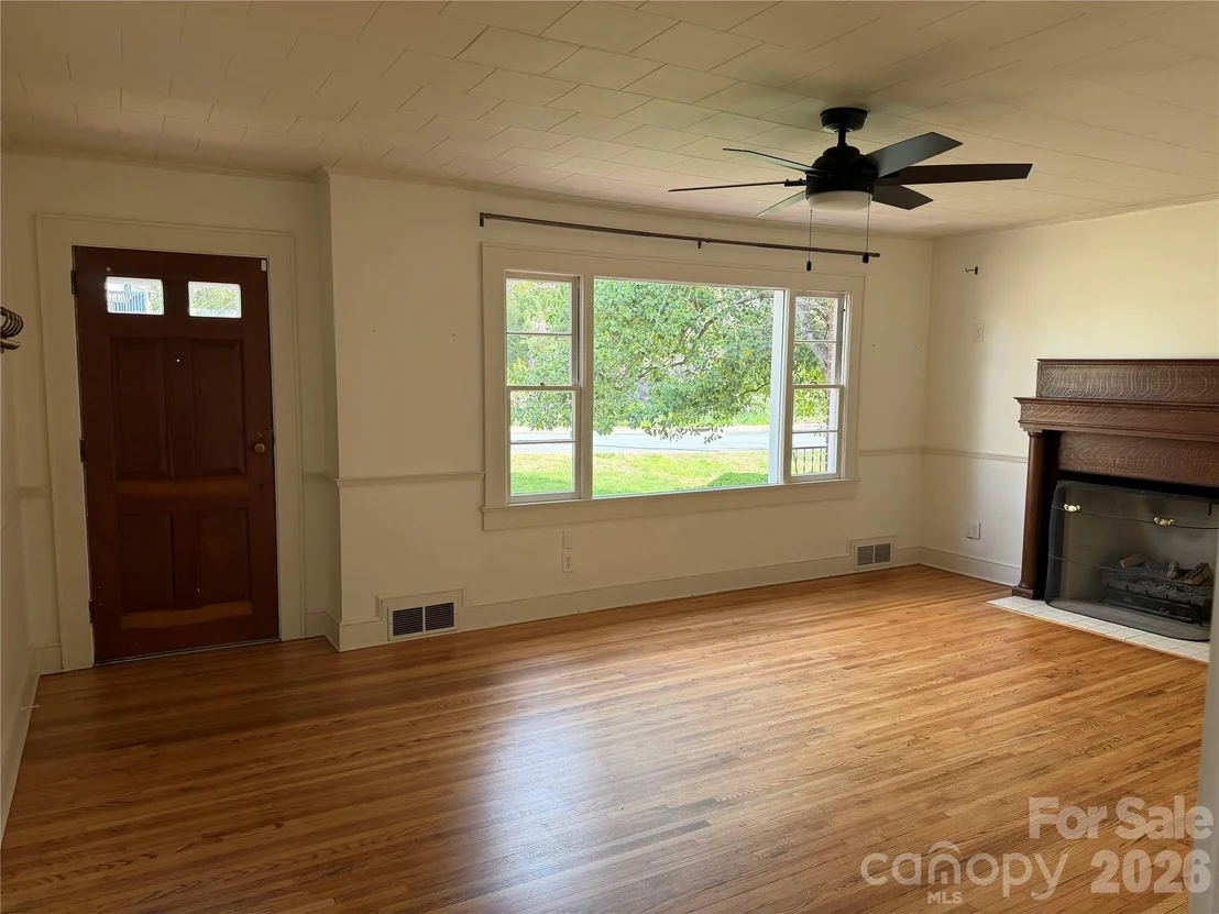Photo of 1631 Maple Avenue