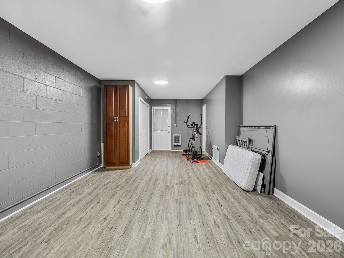 Photo of 1570 Roddy Road