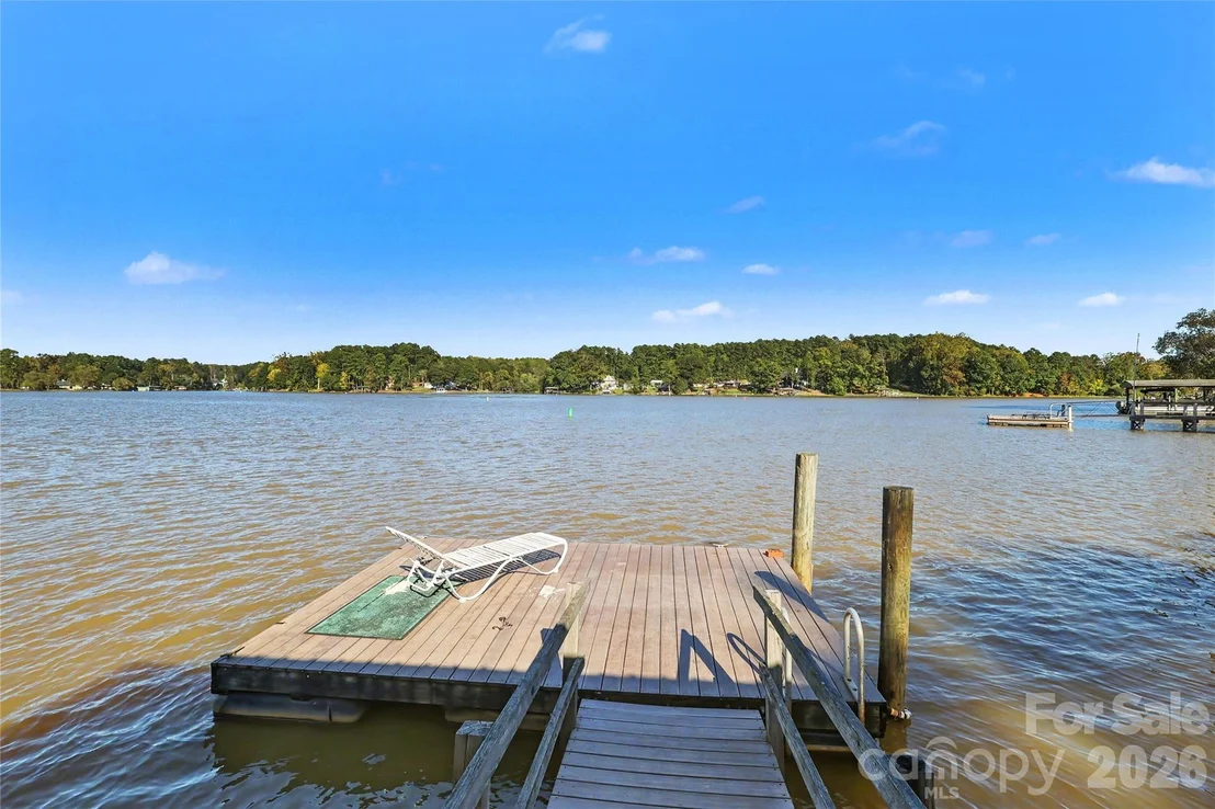Photo of 3121 Lakeside Circle